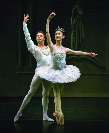 Pictured is California Ballet Principal Vitaliy Nechay as Aurora and Prince Desire is Chie Kudo. 