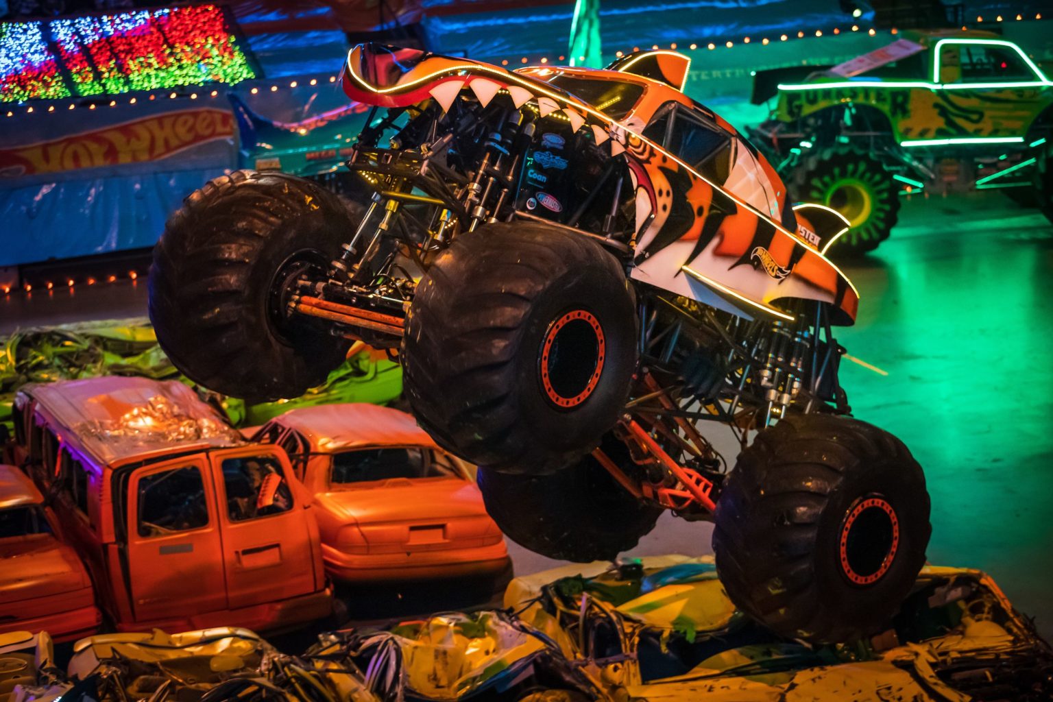 Hot Wheels Monster Trucks Live™ Glow Party™ Presidio Sentinel
